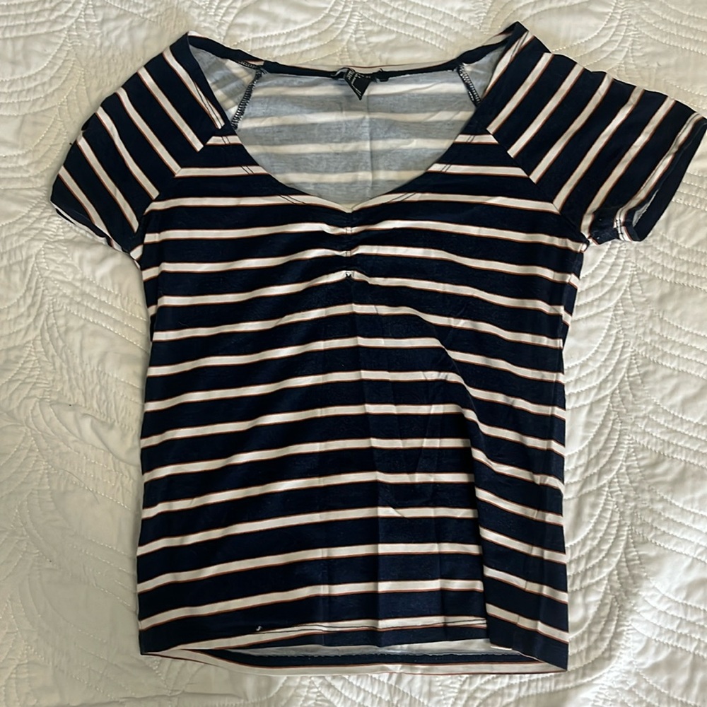 Blue Stripped ( red and white) women’s short sleeve v neck forever 21 top